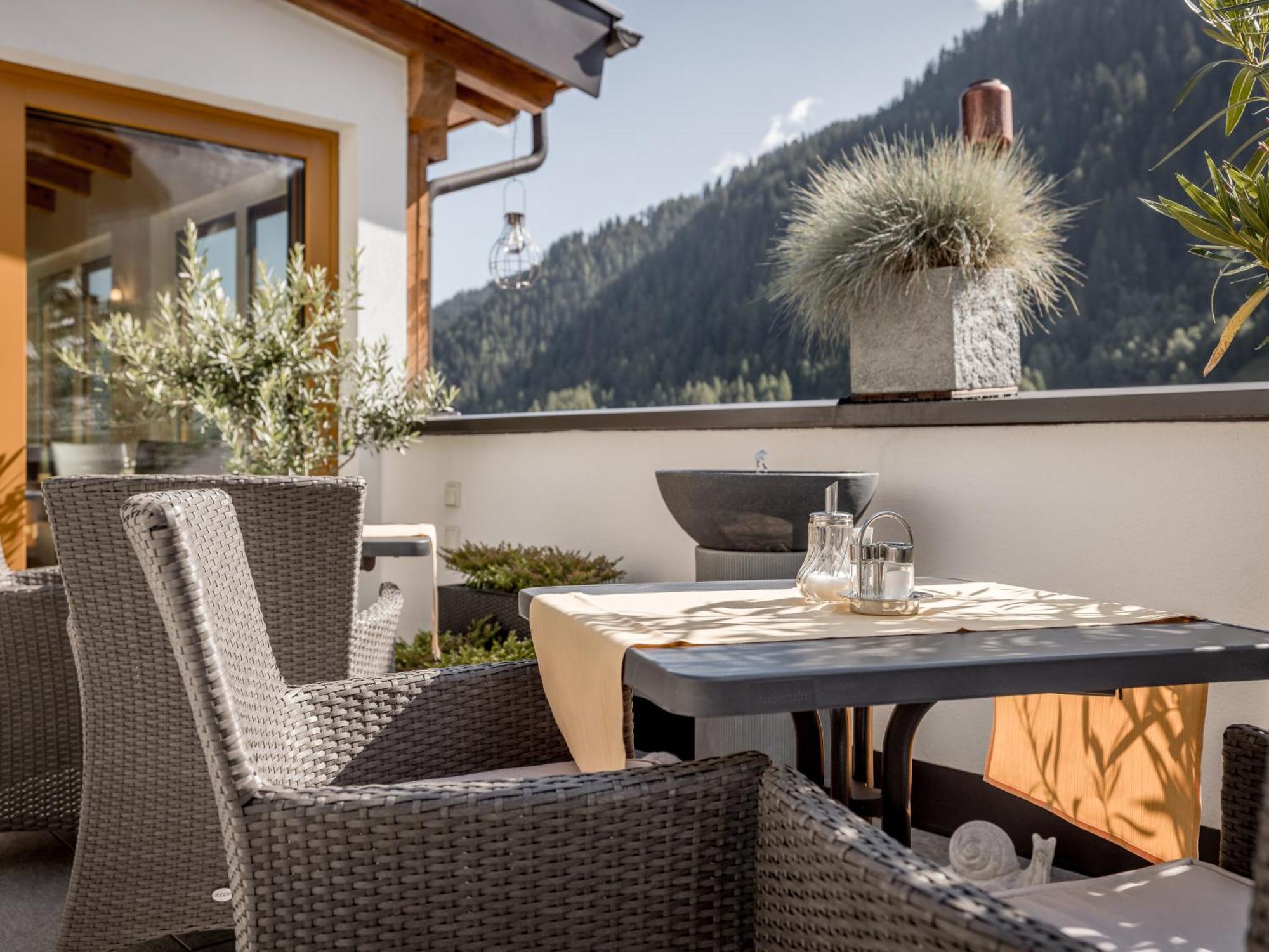 Quality Hosts Arlberg - Haus Pepi Eiter Hotel Sankt Anton am Arlberg Kültér fotó